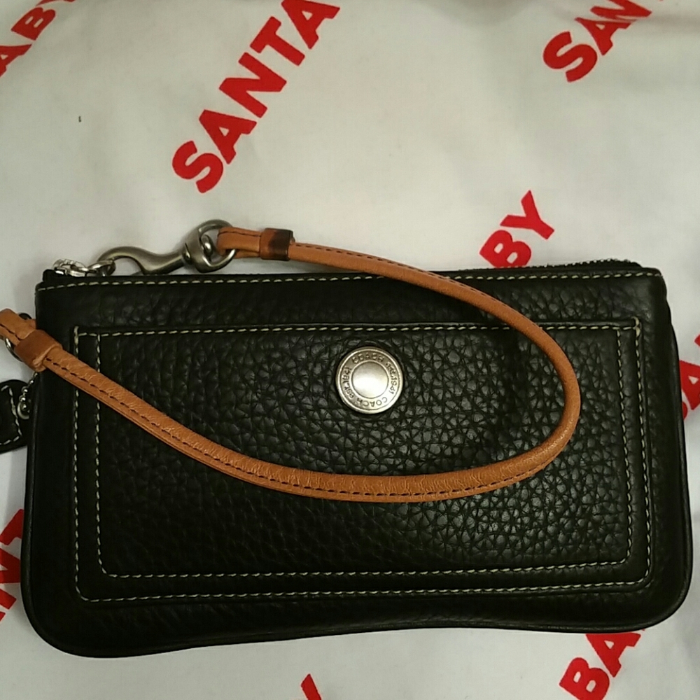 Coach   Excellent Condition - Picture 4 of 6